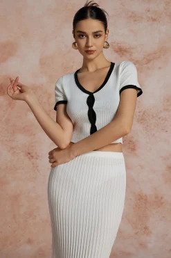 Contrast V-neck Knit Top And Pleated Midi Skirt Set