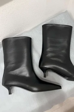 Retro Faux Leather Low Heel Pointed Toe Ankle Boots