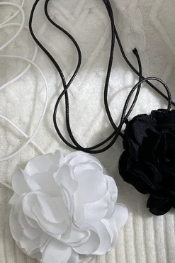 Rosette Decor Choker Necklace